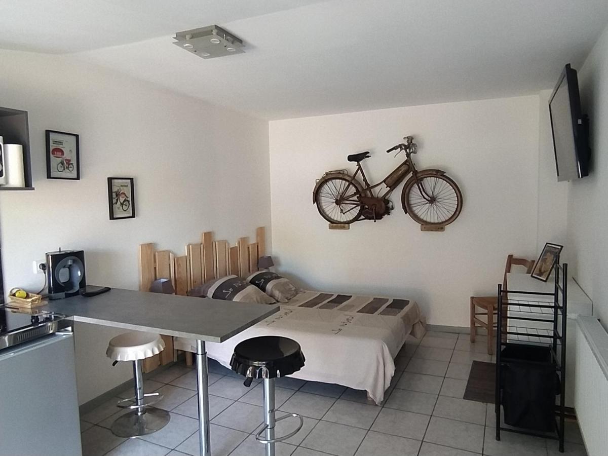 "Le Maloya" Chalets Independants -Chambre Balneo - Relais Motards Лакон Экстерьер фото