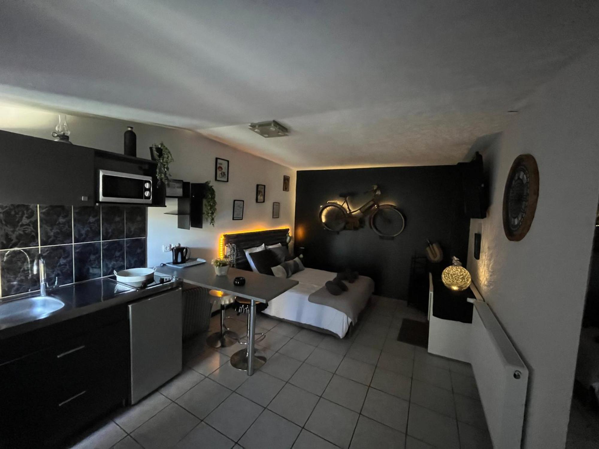 "Le Maloya" Chalets Independants -Chambre Balneo - Relais Motards Лакон Экстерьер фото