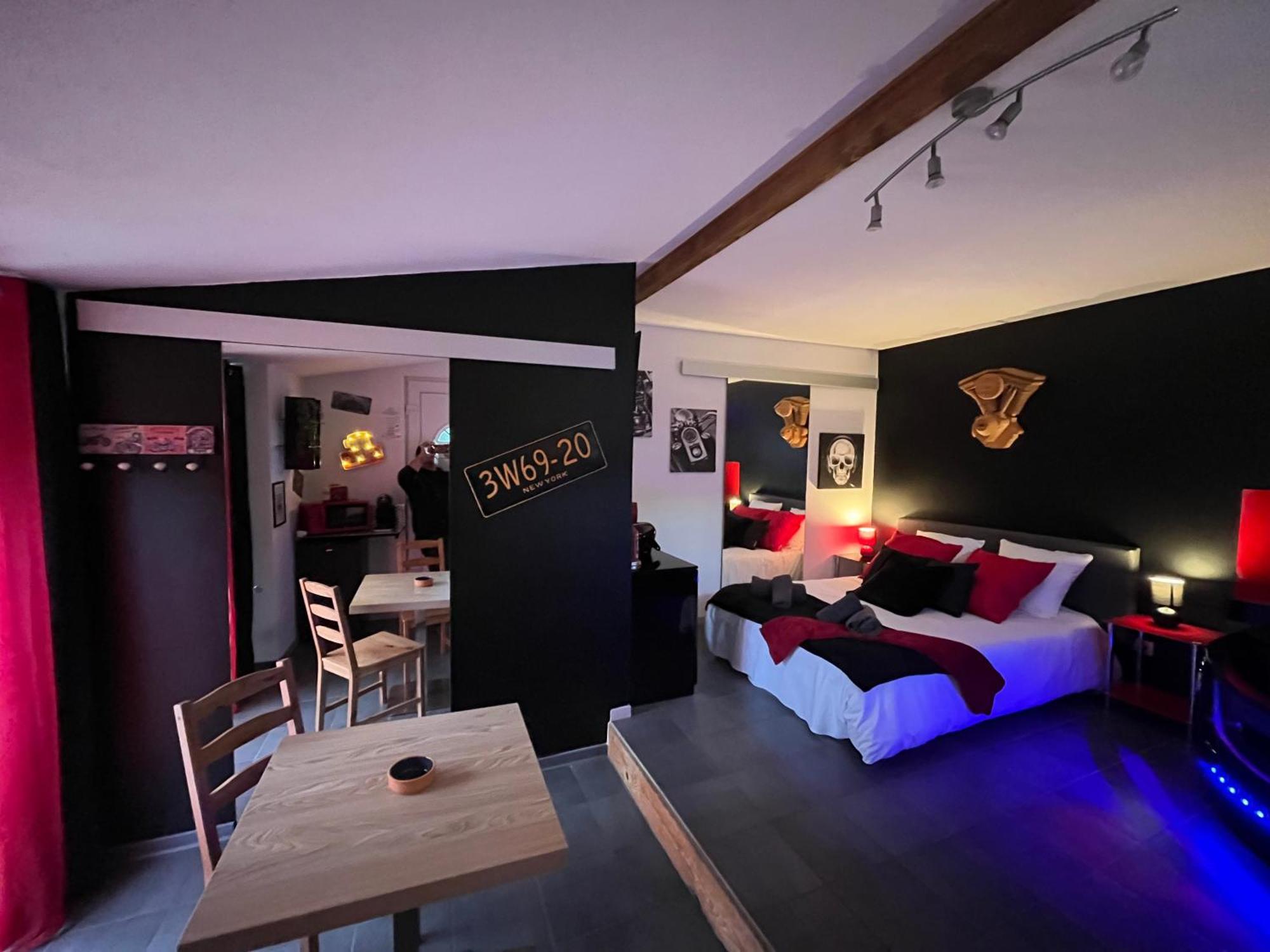 "Le Maloya" Chalets Independants -Chambre Balneo - Relais Motards Лакон Экстерьер фото