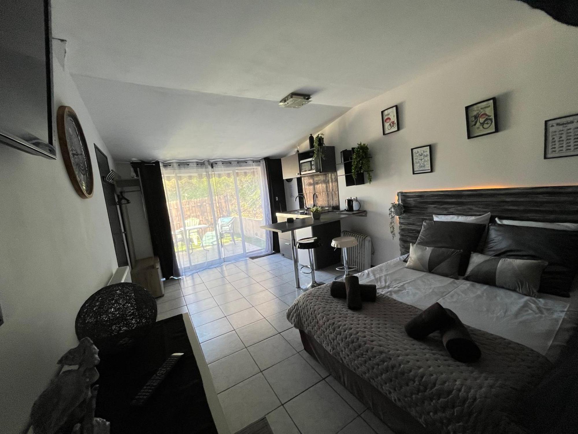 "Le Maloya" Chalets Independants -Chambre Balneo - Relais Motards Лакон Экстерьер фото
