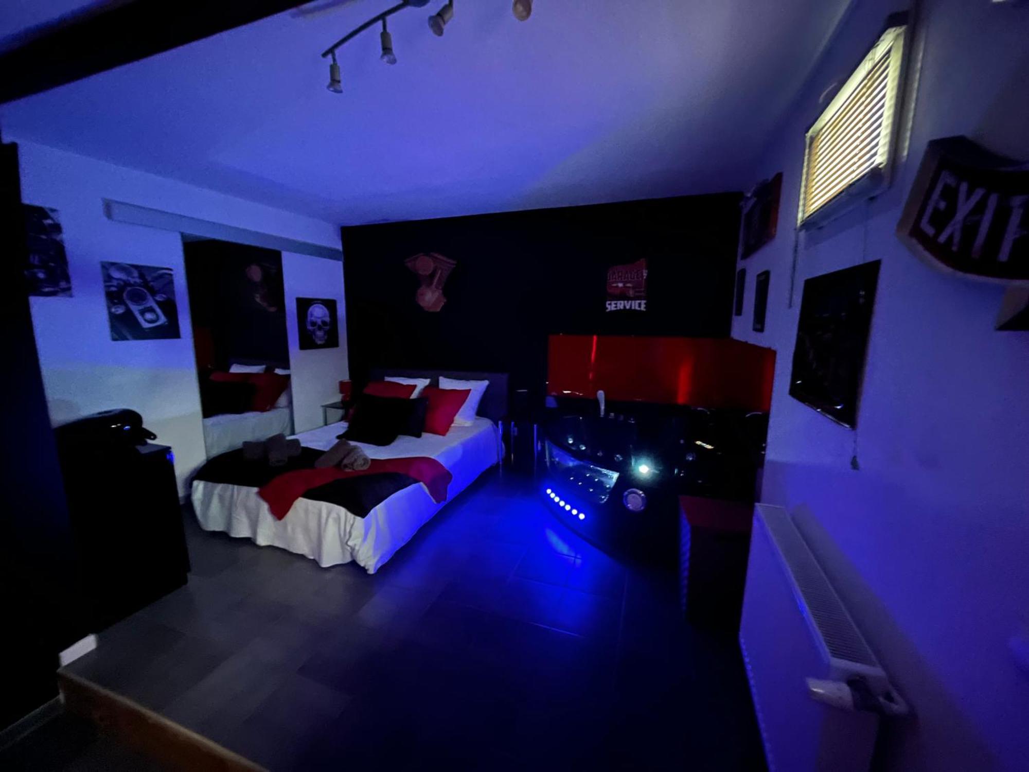 "Le Maloya" Chalets Independants -Chambre Balneo - Relais Motards Лакон Экстерьер фото