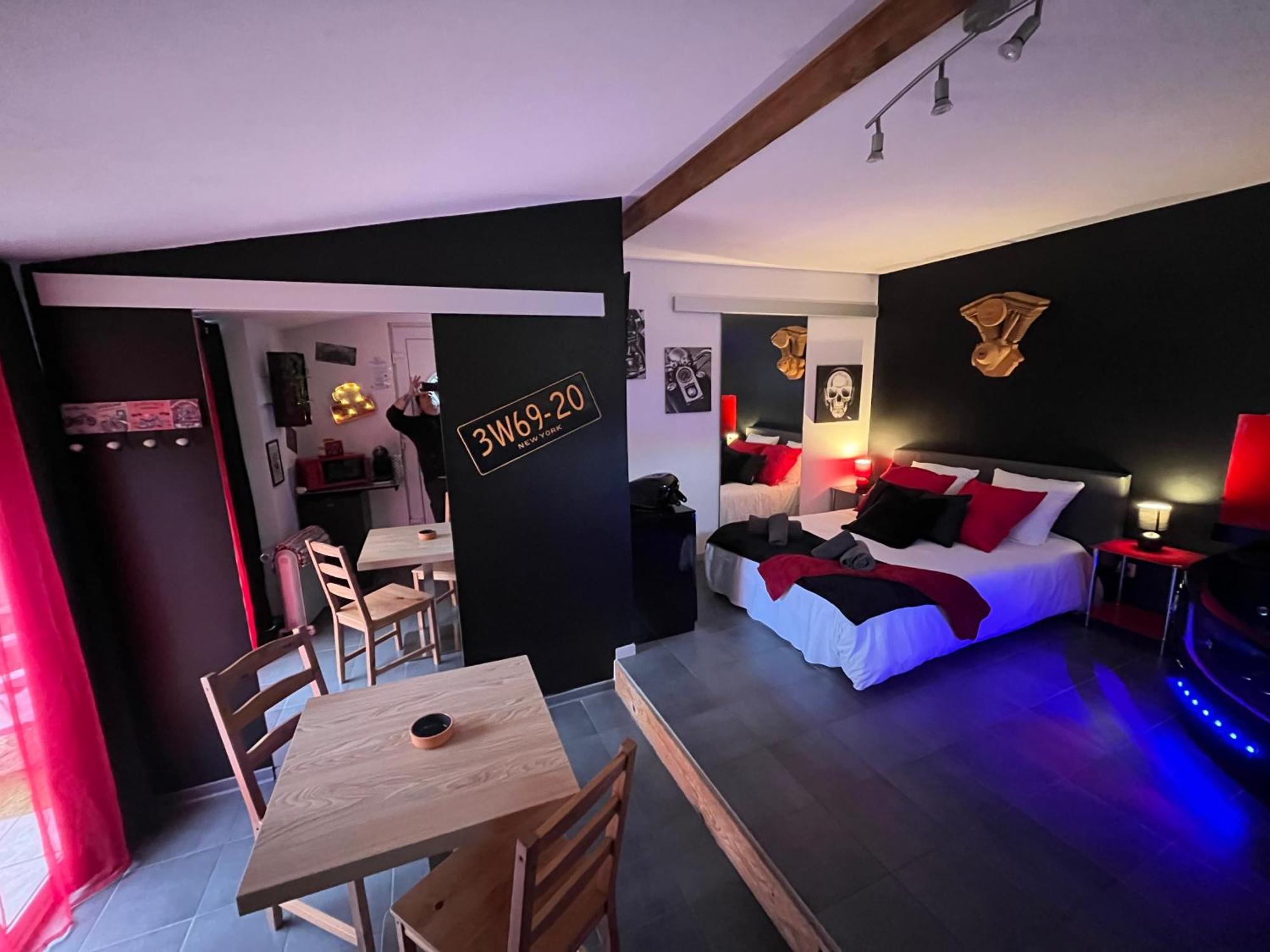 "Le Maloya" Chalets Independants -Chambre Balneo - Relais Motards Лакон Экстерьер фото