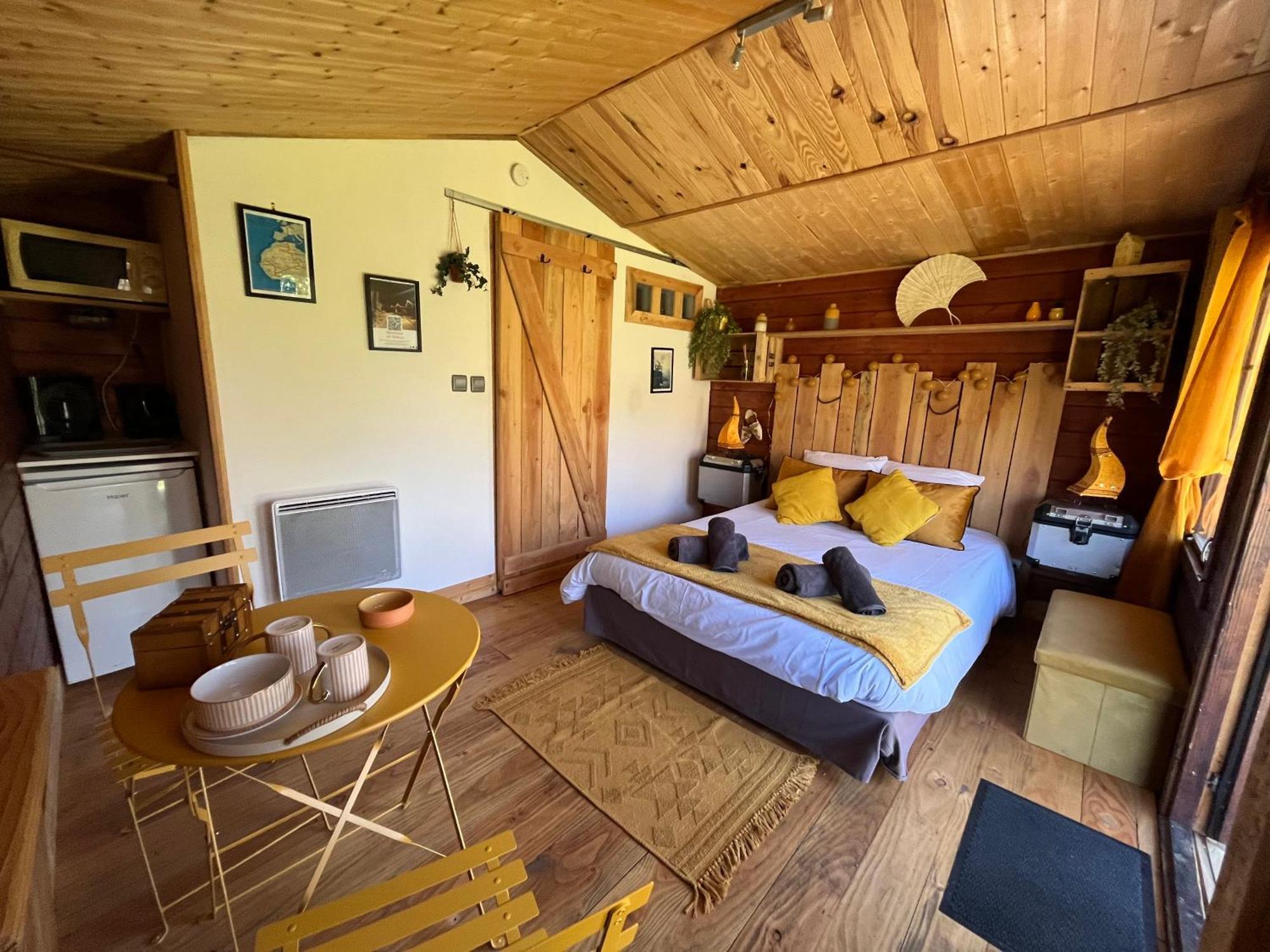 "Le Maloya" Chalets Independants -Chambre Balneo - Relais Motards Лакон Экстерьер фото
