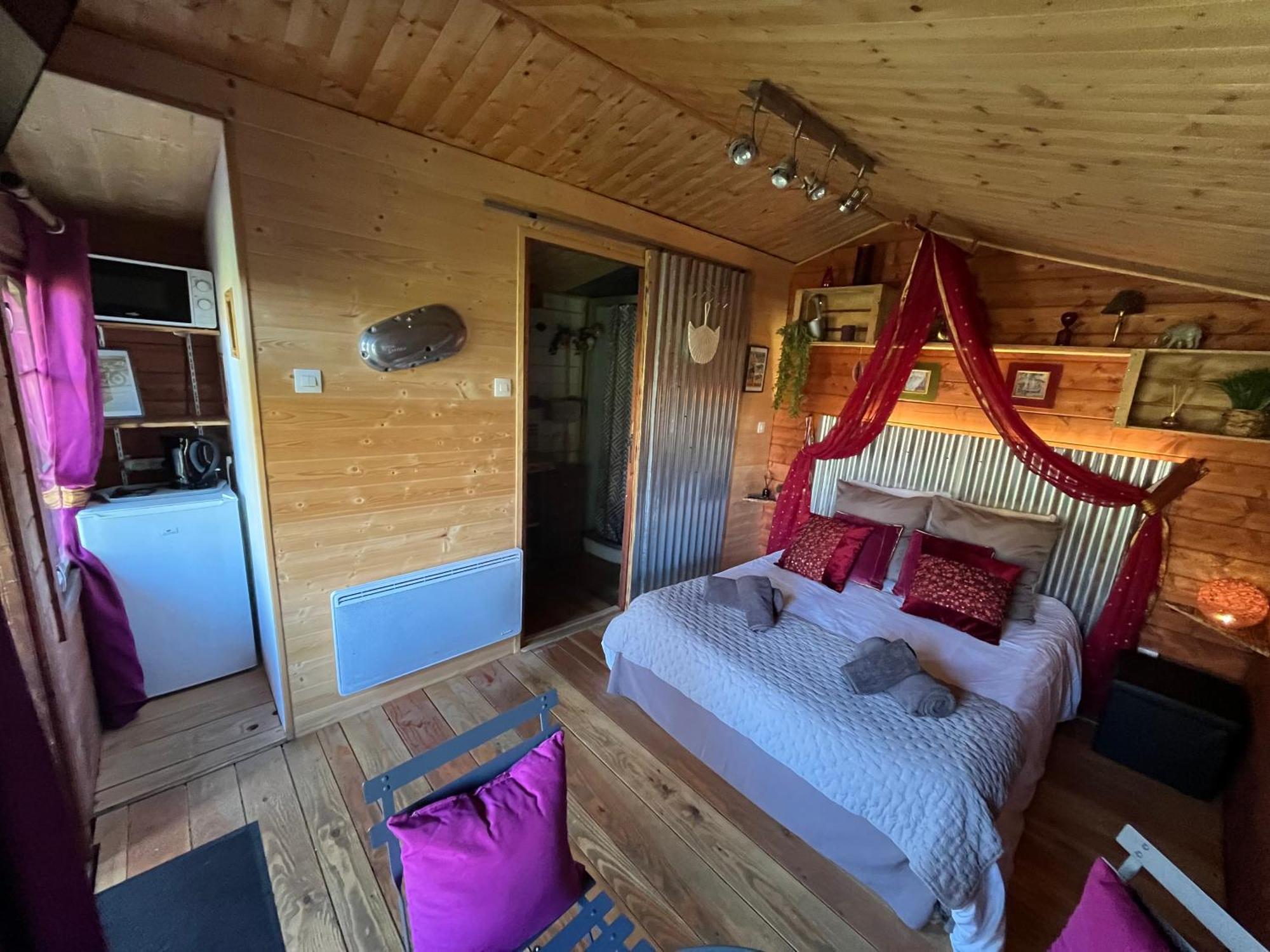 "Le Maloya" Chalets Independants -Chambre Balneo - Relais Motards Лакон Экстерьер фото