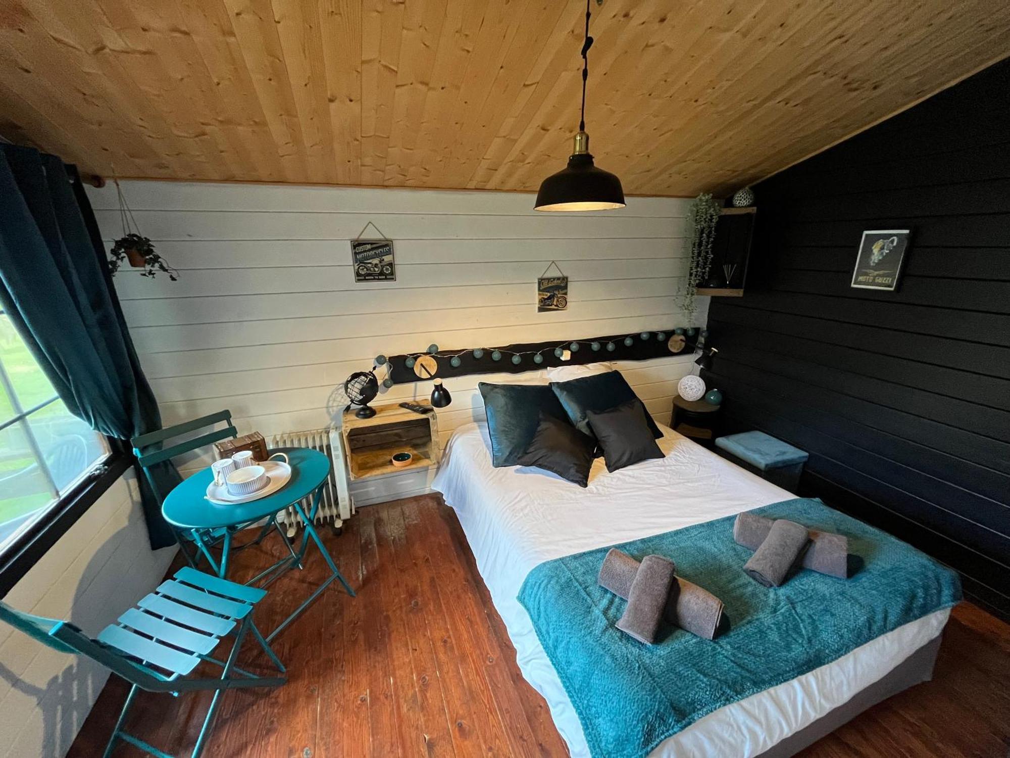 "Le Maloya" Chalets Independants -Chambre Balneo - Relais Motards Лакон Экстерьер фото