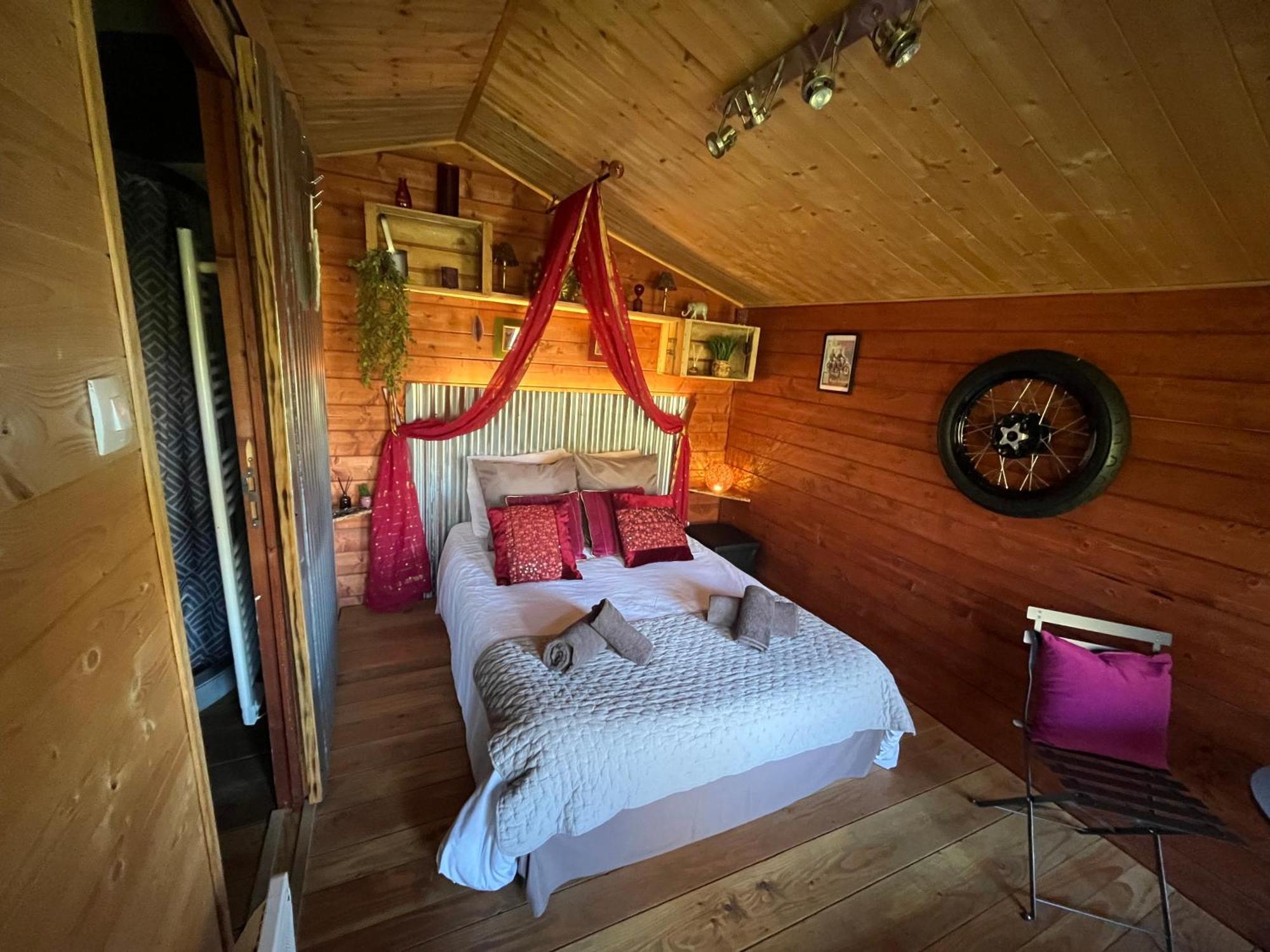 "Le Maloya" Chalets Independants -Chambre Balneo - Relais Motards Лакон Экстерьер фото